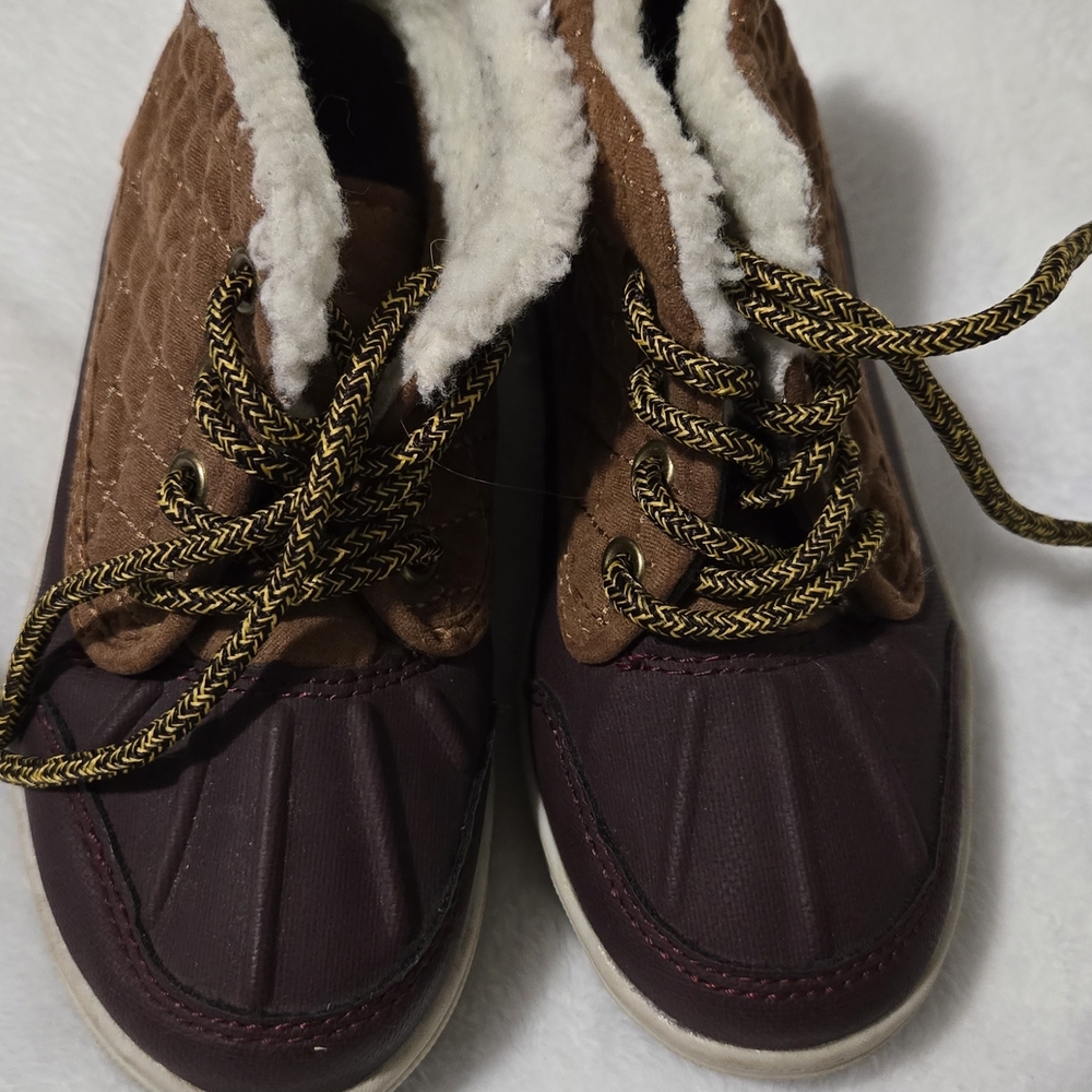 OshKosh B'gosh Brown And Tan Quilted Boots
